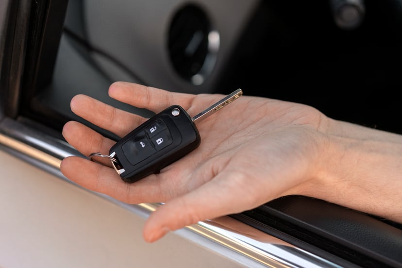Car key’s battery dies while travelling, what should you do?, photo 1