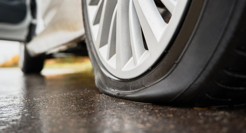 My tire burst in the middle of the road, what should I do?, photo 1