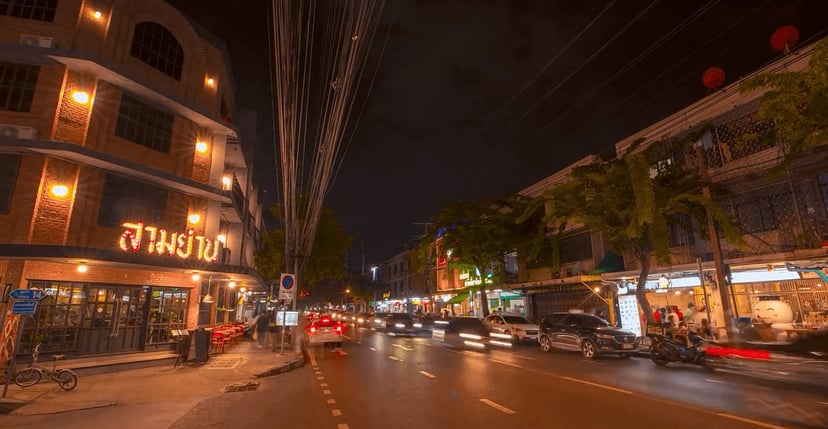 รวมพิกัด! ที่จอดรถบรรทัดทอง 2568 มีที่ไหนบ้าง ไปดูกันเลย!, photo 1