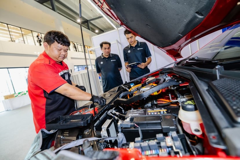 MG Thailand staff demonstrated the fixing procedure