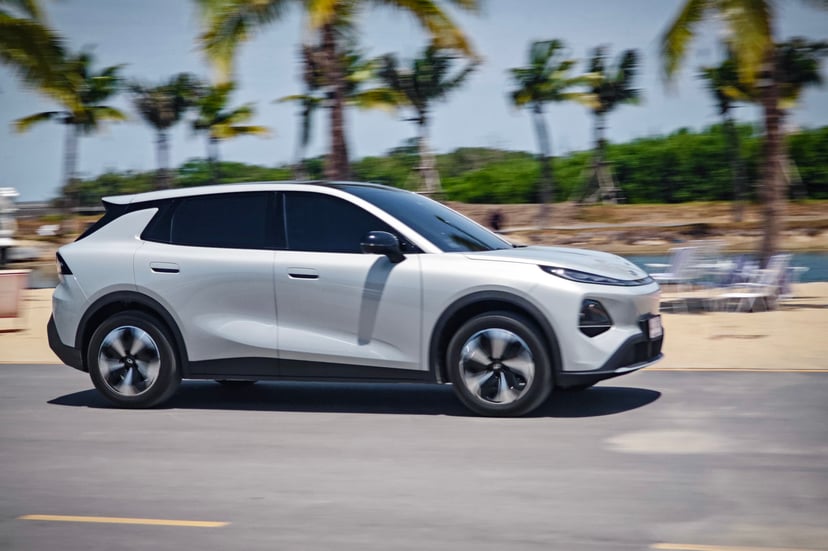 Nevo Q05 driving on a beach side local road