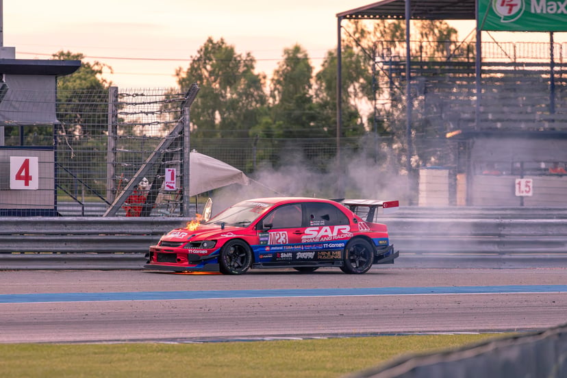 จังหวะปั๊มน้ำมันเครื่องทรยศ! ทำเอา Mitsubishi Evolution ของ Shane Ang เกิดไฟลุกท่วมสนาม
