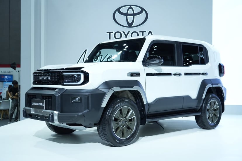 Toyota Land Cruiser FJ และทัพรถยนต์รุ่นไฮไลต์