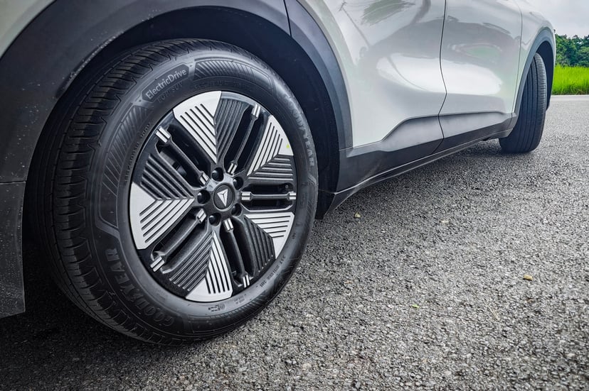 Wheels and suspension of Deepal S05 REEV