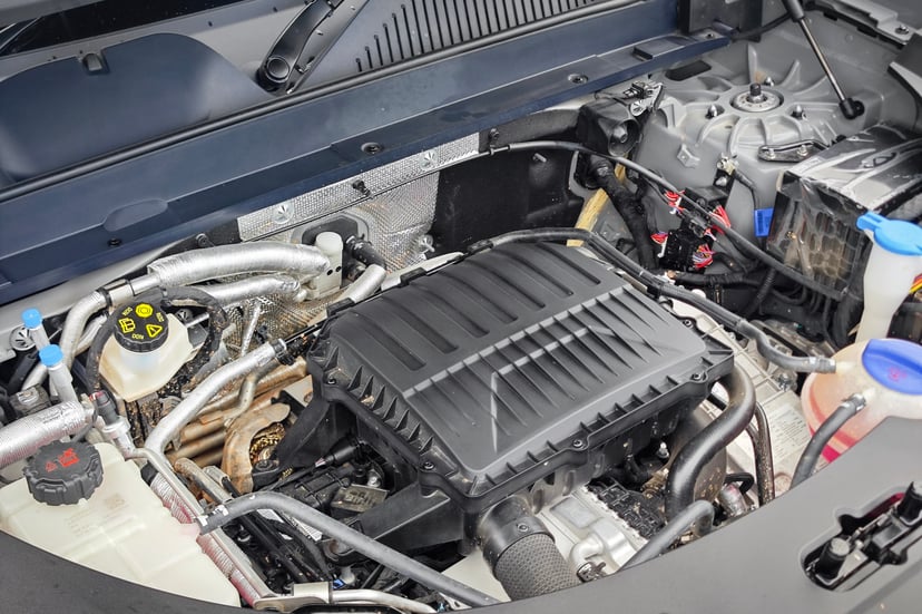 Generator petrol engine under bonnet of JAECOO 6T REEV