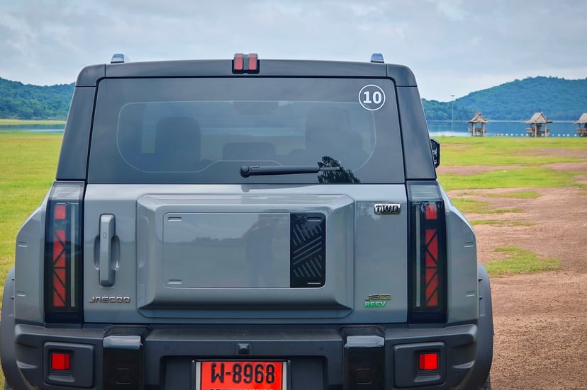 Rear emblem and pricing of JAECOO 6T REEV