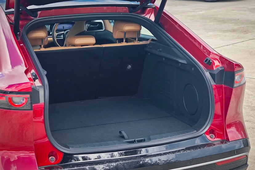 Rear boot space of Fastback Mazda 6e