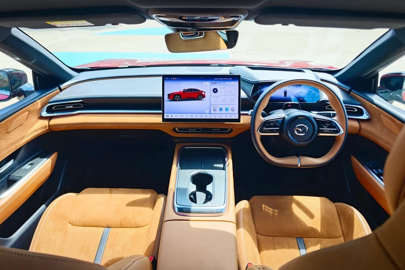 ภายในห้องโดยสารตกแต่งหนัง Nappa ของ Mazda 6e