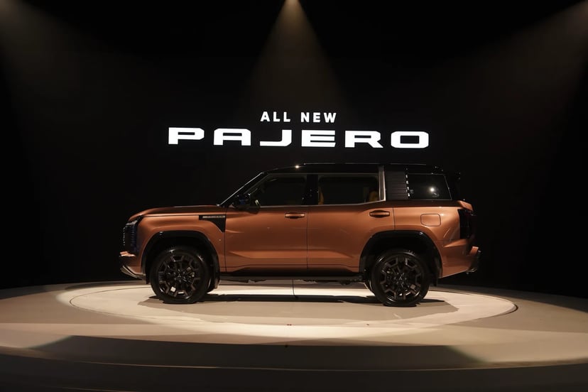 Ladder frame chassis and Super Select 4WD-II drivetrain