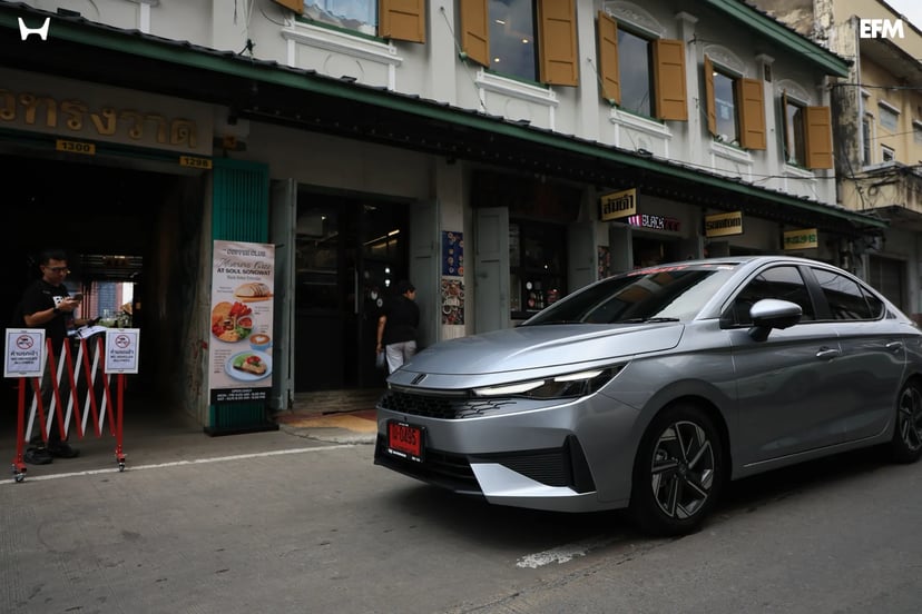 New Honda City e:HEV squeezing effortlessly through the narrow lanes of Song Wat Road