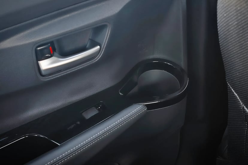 ตำแหน่งช่องวางแก้วน้ำแผงประตูหลัง Toyota Yaris ATIV