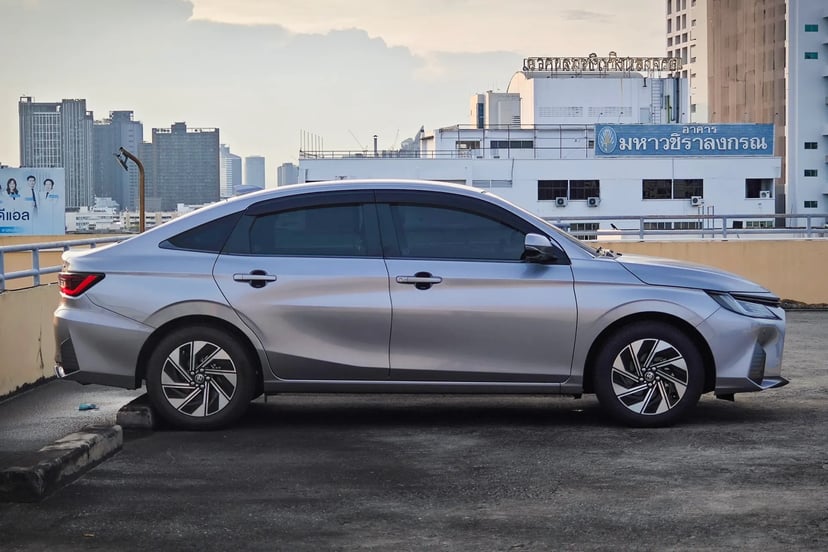 Side profile dimensions of Toyota Yaris ATIV HEV
