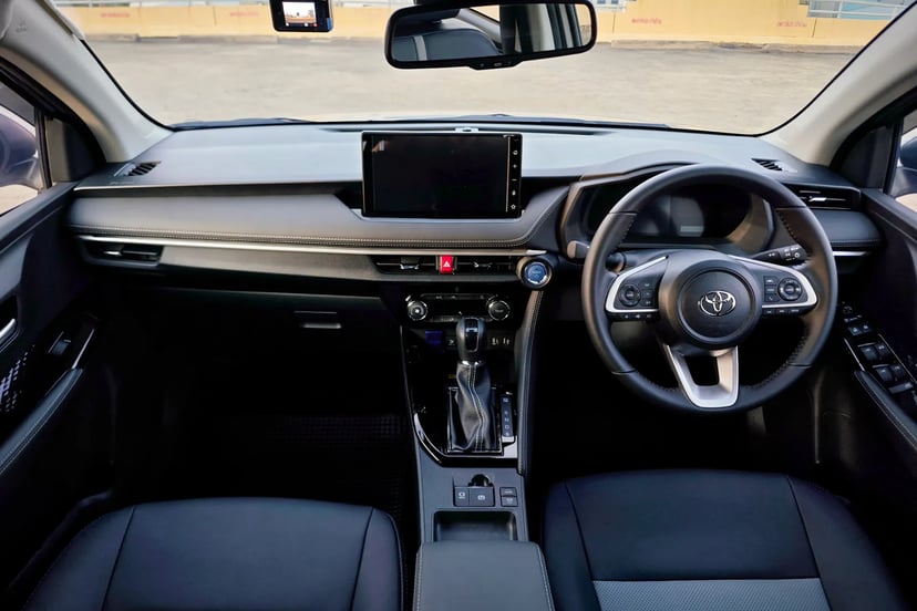 Front cabin dashboard of Toyota Yaris ATIV HEV