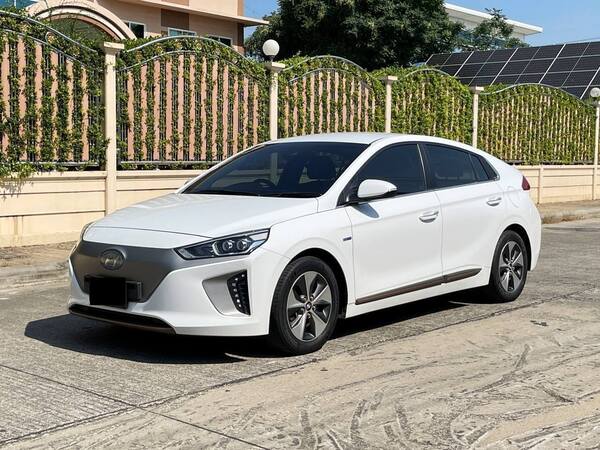 HYUNDAI IONIQ EV