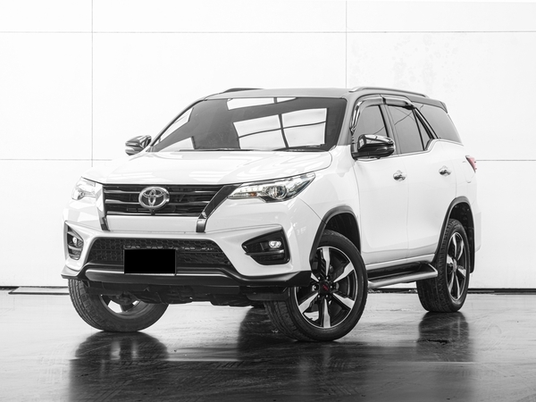 TOTOTA FORTUNER 2.8 TRD SPORTIVO (BLACK-TOP)4WD
