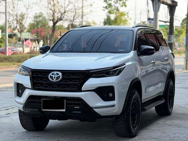 TOYOTA FORTUNER 2.4V COMMANDER 2WD