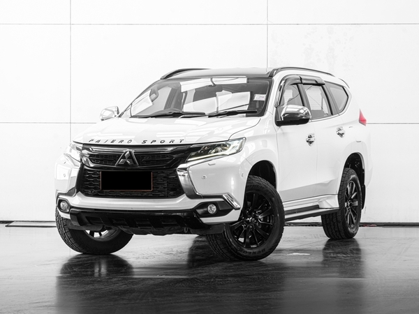 TOYOTA PAJERO 2.4 GT PREMIUM ELITE EDITION 2WD