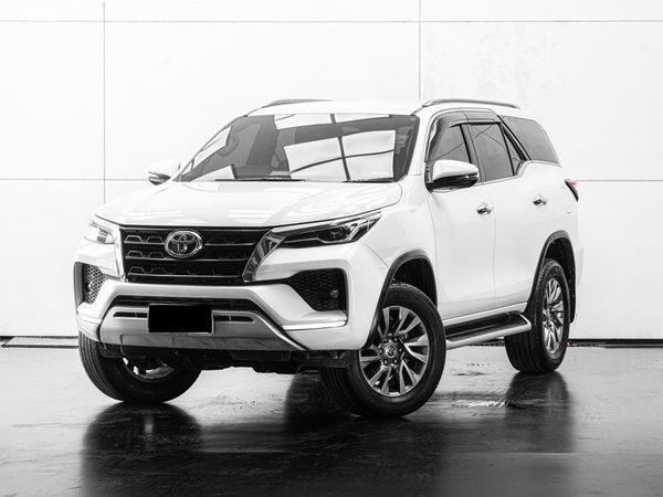 TOTOTA FORTUNER 2.4 V 2WD