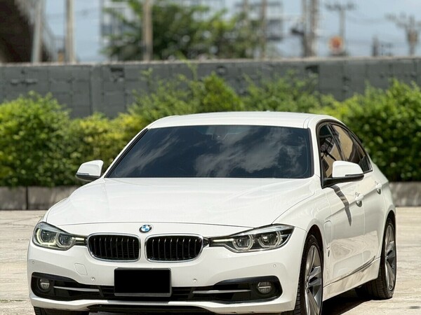 BMW 330E M-SPORT