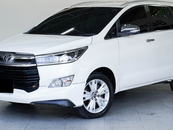 TOYOTA INNOVA CRYSTA 2.8 V