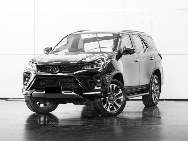 TOTOTA FORTUNER 2.8 LEGENDER (BLACKTOP) 4WD