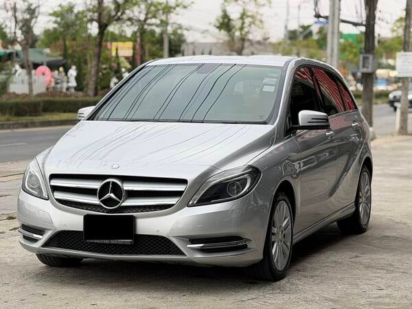 MERCEDES BENZ B180