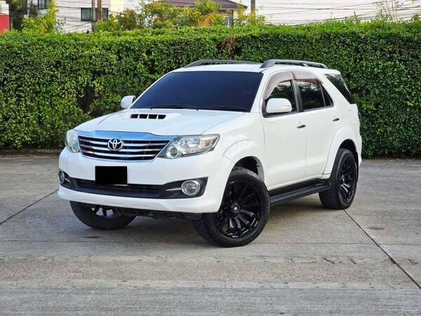 TOYOTA FORTUNER 2.5 V