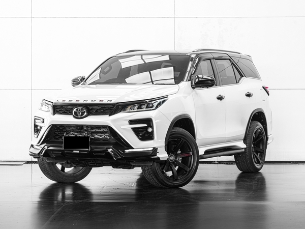 TOYOTA FORTUNER 2.4 LEGENDER (BLACKTOP) 2WD