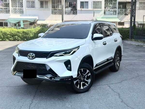TOYOTA FORTUNER 2.4 LEADER G