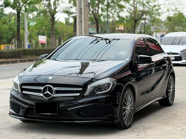 MERCEDES-BENZ A180 AMG