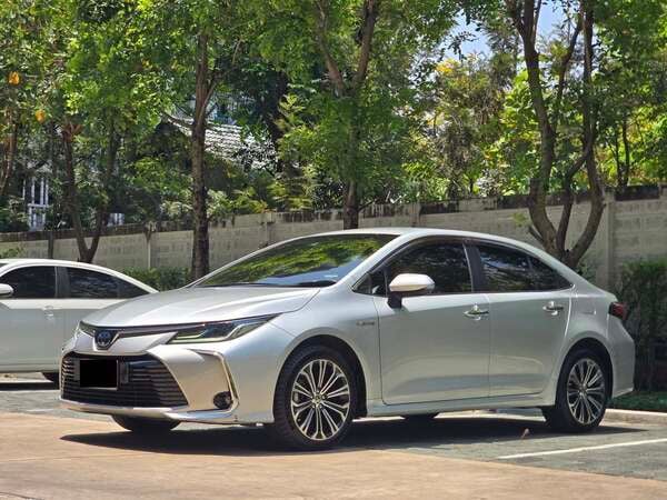 TOYOTA ALTIS 1.8 HIGH HYBRID