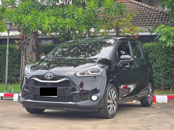 TOYOTA SIENTA 1.5 V