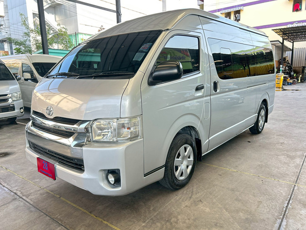 TOYOTA COMMUTER 3.0 MT 2018