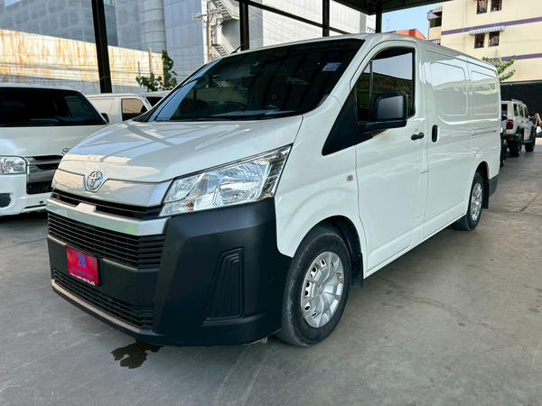TOYOTA HIACE 2.8 PANEL MT 2021-2022