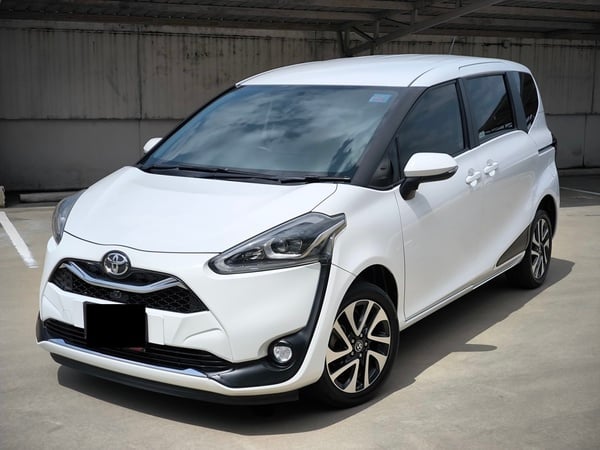 TOYOTA SIENTA 1.5 V (TOP)