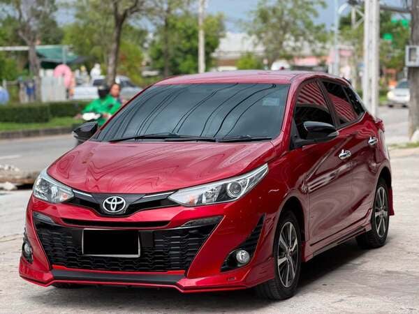 TOYOTA YARIS HATCHBACK 1.2MID TOP OPTION