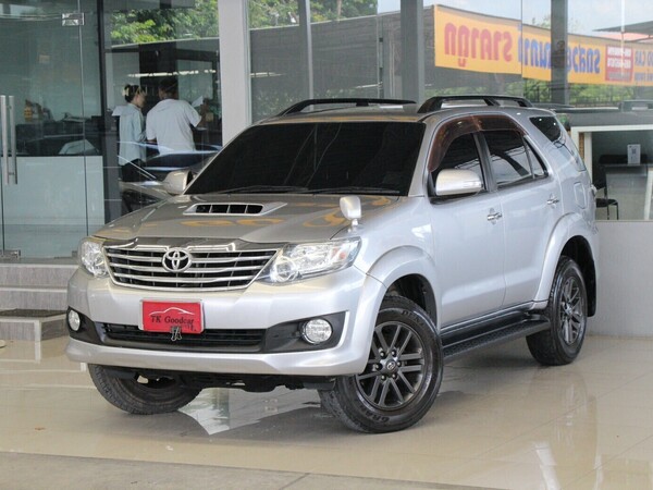 TOYOTA  FORTUNER 2.5 V