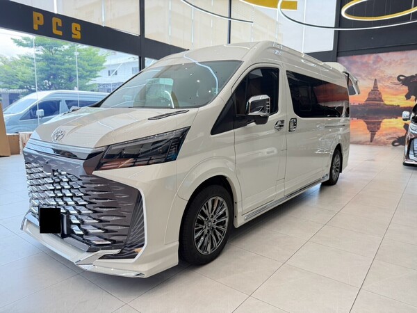 TOYOTA COMMUTER 28 A/T 