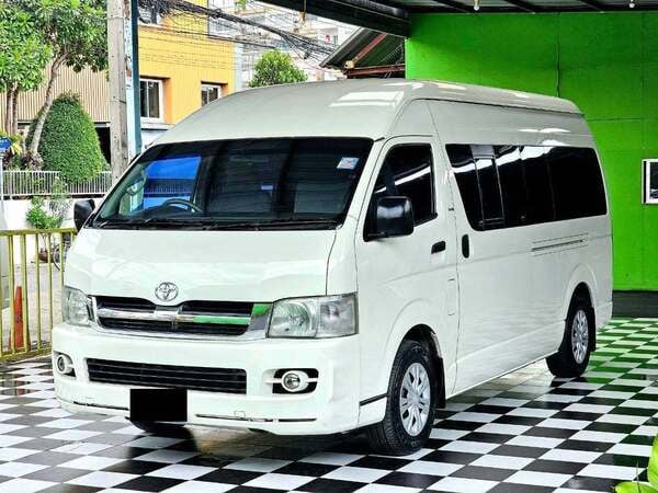 TOYOTA HIACE 2.5 COMMUTER D-4D